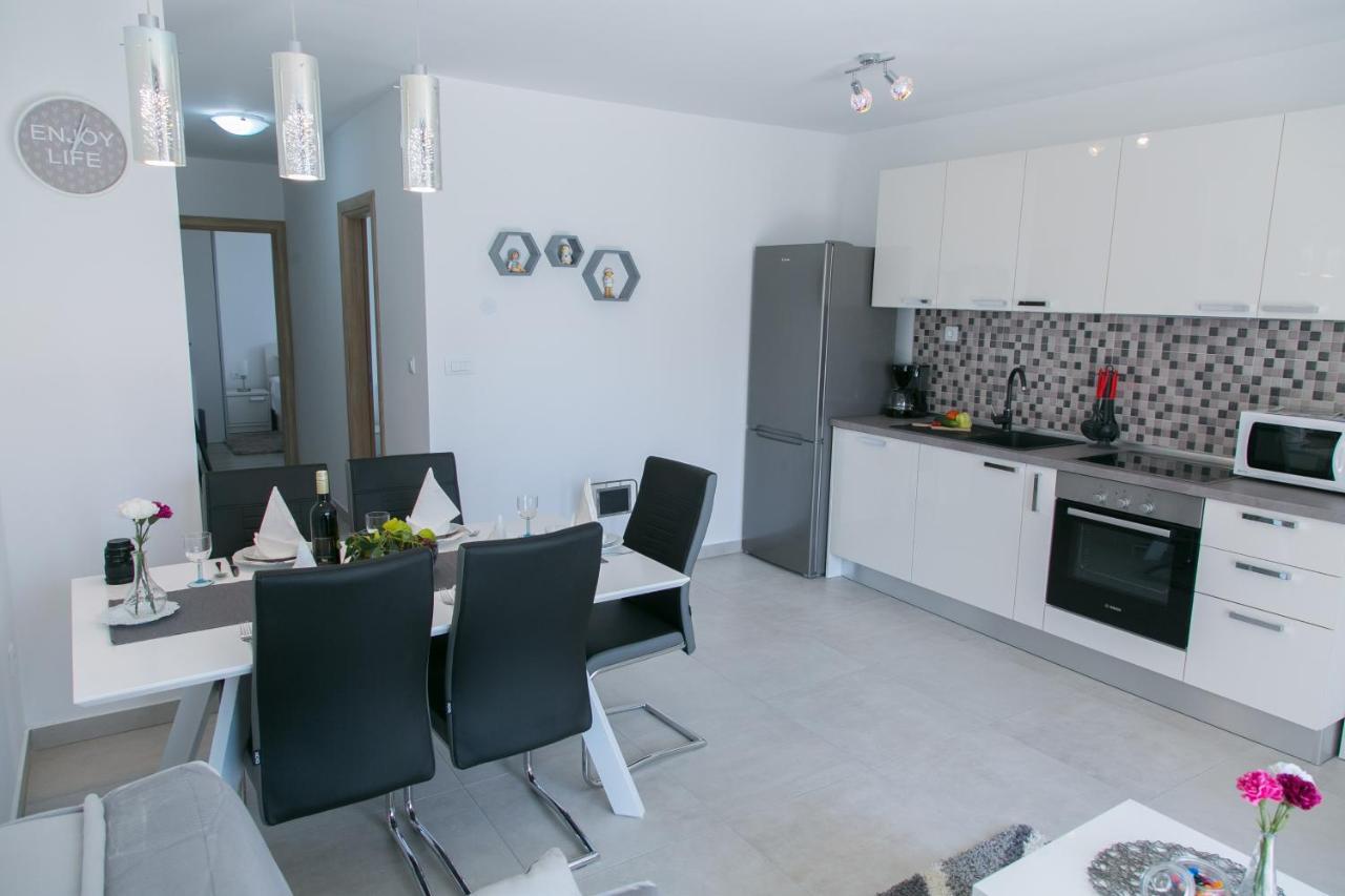 Navi Apartment Kastela Exterior photo